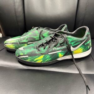 Nike Mens Phantom Sneakers - Green and Yellow